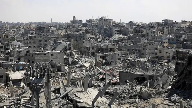 Edificios destruidos en Jan Yunis