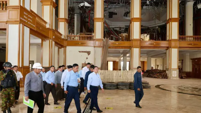 ငလျင် ၂ လပြည့်ကာနီး လွှတ်တော်အပျက်အစီးမြင်ကွင်း