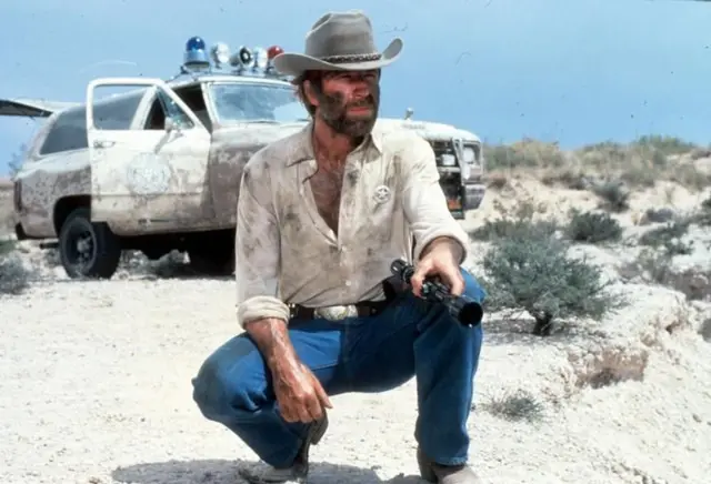 Chuck Norris en una escena de "Lone Wolf McQuade".