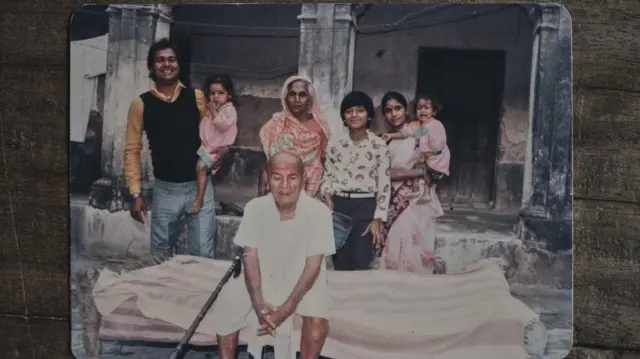 Ifoto ya Gosain mu muryango wa Singh