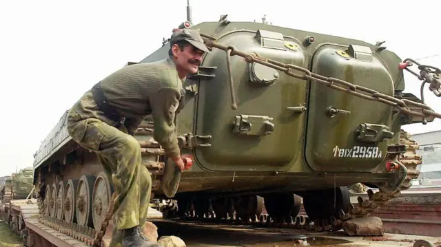  बख्तरबंद कार्मिक वाहक