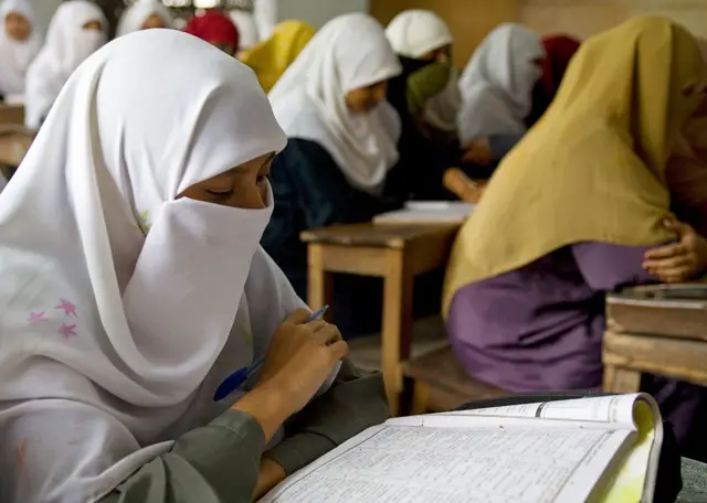 খুলনার স্কুলে একটি বিষয়ে ফেল করার পরেই বাড়ি থেকে পালায় ওই কিশোরী - প্রতীকী চিত্র