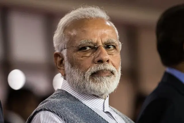 भारताला, ज्याला ट्रम्प नेहमी 'चांगला मित्र (गुड फ्रेंड) म्हणतात, अमेरिकेनं भारतातून येणाऱ्या वस्तूंवर 25 टक्के टॅरिफ लावलं आहे. 