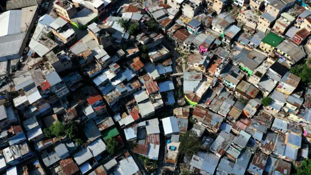 Vista aérea de un barrio de Tegucigalpa, tomada el 23 de mayo de 2020 durante la pandemia de COVID-19.
