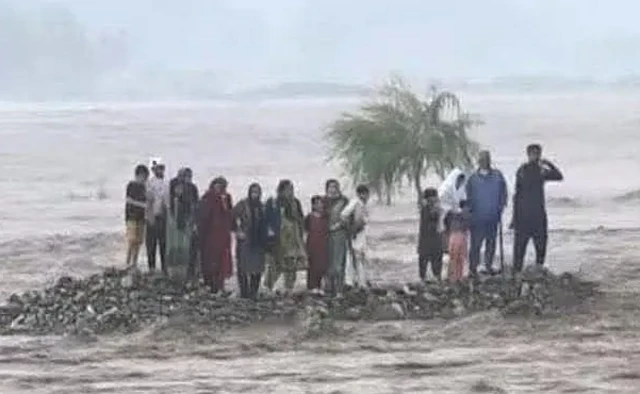 ஓமன், 2 இந்தியர்களை காப்பாற்றிய பாகிஸ்தானியர்