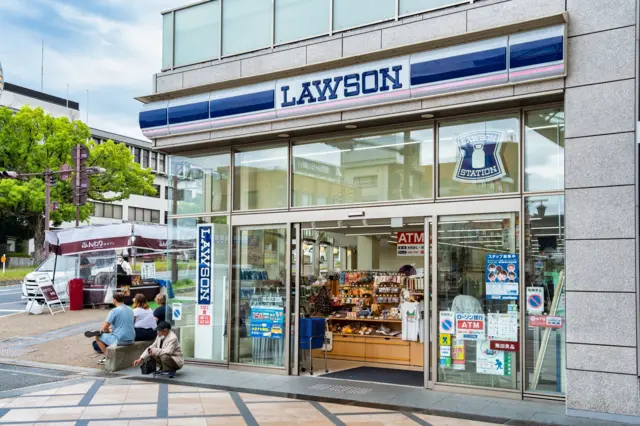 ဂျပန်က လော်ဆန် ကုန်စုံဆိုင်တခု