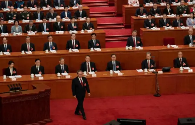 李強在兩會上作報告