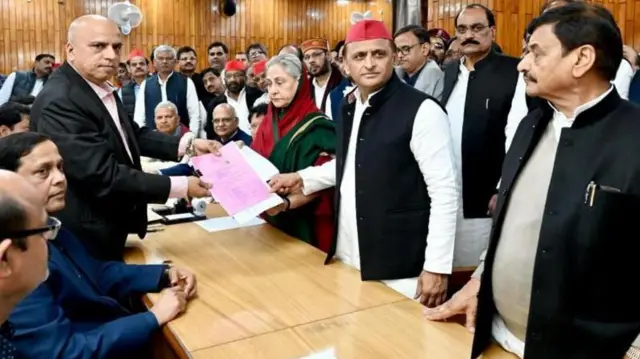 राज्यसभा निवडणुकीसाठी अर्ज दाखल करताना जया बच्चन