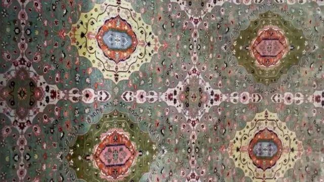 قالین ۱۳ متری، بافته‌شده توسط شکیلا و خواهرانش، در نمایشگاهی در قزاقستان به قیمت ۱۸,۰۰۰ دالر فروخته شد. 