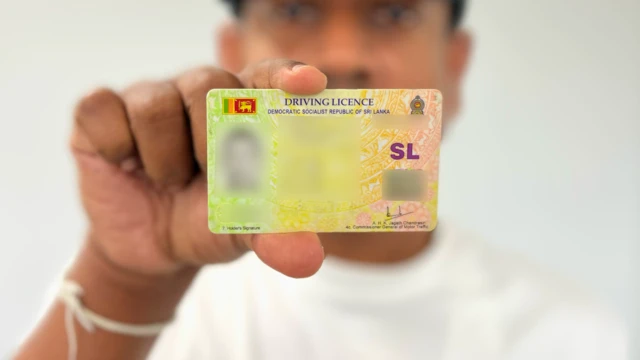 A man holding Sri Lanka's Driving Licence