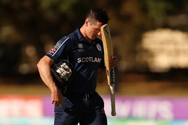 ස්කොට්ලන්තයේ ක්‍රිස් සෝලේ සහ ක්‍රිස් ග්‍රිව්ස් 09 වෙනි කඩුල්ල සඳහා ලකුණු 55ක සම්බන්ධතාවයක් එක් කිරීමට සමත් විය.