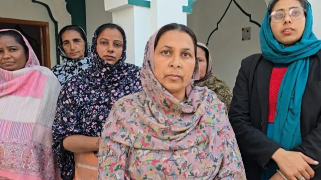 ਪਿੰਡ ਦੀਆਂ ਔਰਤਾਂ