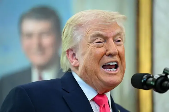 ડોનાલ્ડ ટ્રમ્પનો દાવો, ઈરાને હોર્મુઝ સામુદ્રધુની સાથે જોડાયેલી એક 'મહત્ત્વપૂર્ણ ભેટ' આપી – ન્યૂઝ અપડેટ