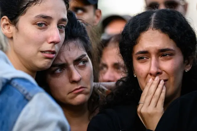 என் மகளை மீட்டு தாருங்கள்- ஹமாஸ் கடத்தி சென்ற பெண்ணின் தாய் கதறல்