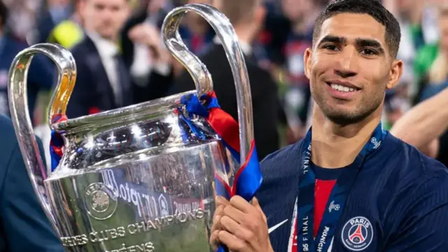 Achraf Hakimi hold cup