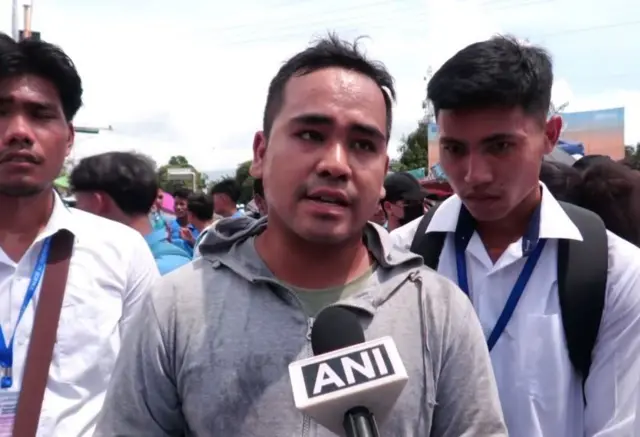 বর্তমান পরিস্থিতির আবহে সোমবার ছাত্রদের একাংশ বিক্ষোভ দেখান।