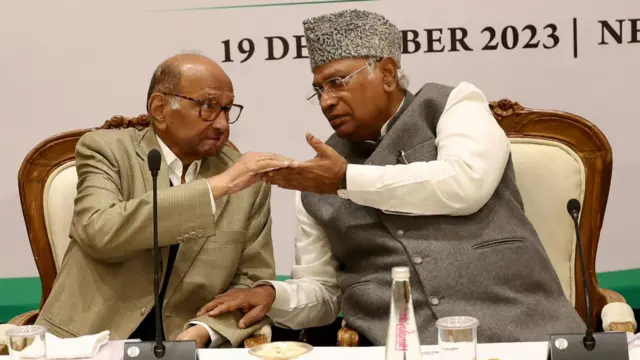 शरद पवार आणि मल्लिकार्जुन खरगे 