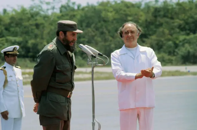 Fidel Castro y José López Portillo en una recepción del presidente mexicano al cubano en Cozumel