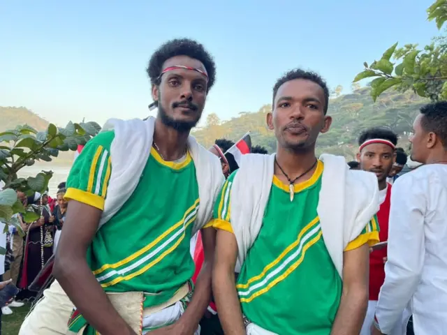 Dargaggoota uffata aadaa Kamiseetiin