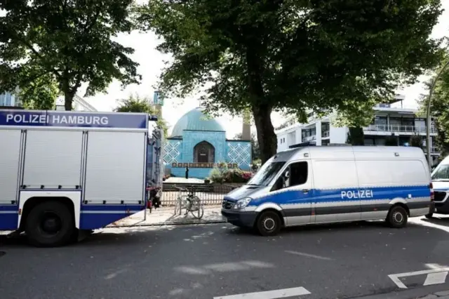 Xaruunta ayaa lagu eedeyay in ay taageerto ururka Xisbullah