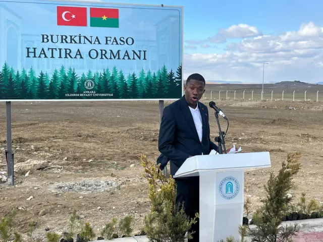 Cheick Omar Fofana faisant un discours