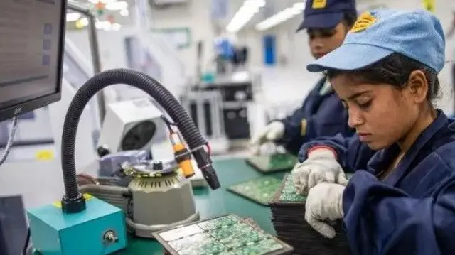 சீனா - இந்தியா உறவு, பாகிஸ்தான், எஸ்சிஓ உச்சிமாநாடு , மோதி, ஷபாஸ் ஷெரிஃப் 