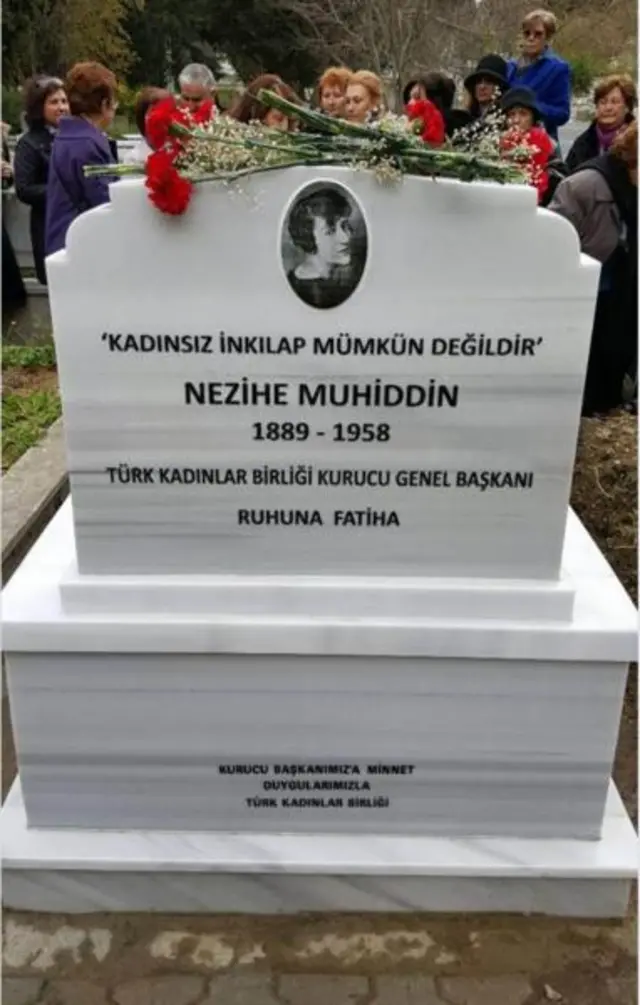 Nezihe Muhiddin'in mezarı