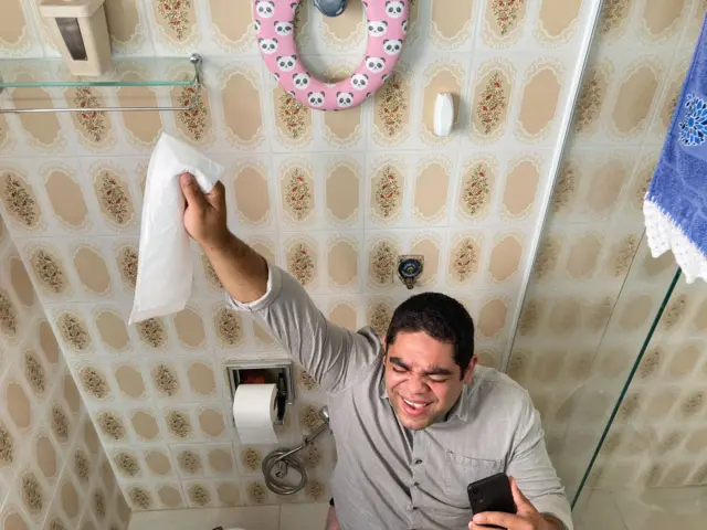 mobile in toilet, poo, constipation बद्धकोष्ठ, संडासात मोबाईल नेण्याची सवय, bbc Marathi, बीबीसी मराठी, पोट साफ होण्यासाठी
onkar karambelkar