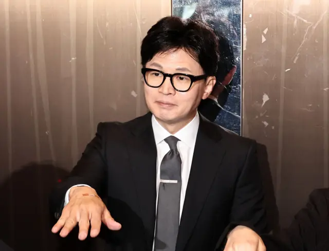 한동훈 국민의힘 비상대책위원장 겸 총괄선거대책위원장이 11일 오전 서울 여의도 중앙당사에서 제22대 국회의원 선거 결과와 관련해 입장을 밝히고 있다