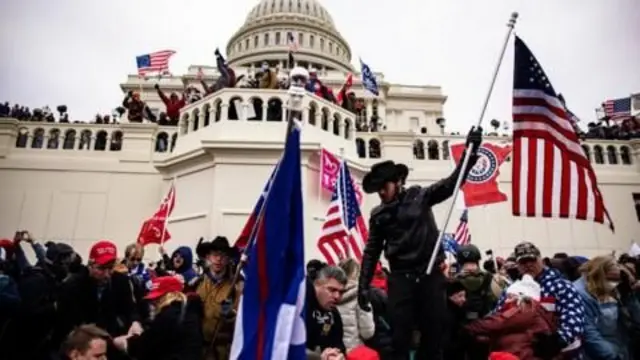 Những người ủng hộ ông Trump đã xông vào Điện Capitol ngày 6/1/2021