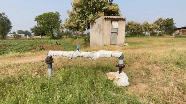 જિલ્લામાં ભૂગર્ભ જળસ્તર એટલા ઊંડે ઉતરી ગયા છે કે બોર ટૂંક સમયમાં સૂકાઈ જાય છે