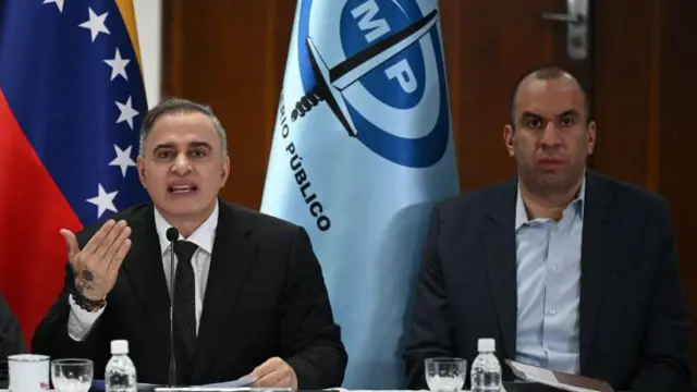 Tarek William Saab (izquierda) y Larry Devoe (derecha).