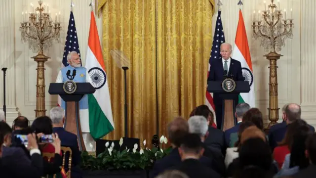 প্রধানমন্ত্রী হওয়ার পরে প্রথমবার সাংবাদিকদের প্রশ্নের মুখে নরেন্দ্র মোদী