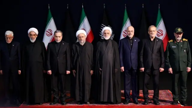 مقام‌های رسمی و حکومتی در مراسم وداع با علی خامنه ای