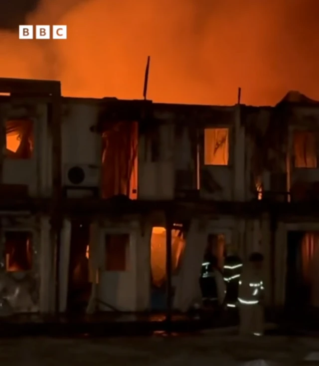 ঘটনাস্থলে গিয়ে বিবিসি সংবাদদাতা অন্তত ৩০টি মরদেহ দেখেছেন 