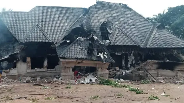 Ụlọ ndị ntoroọbịa gbara ọkụ