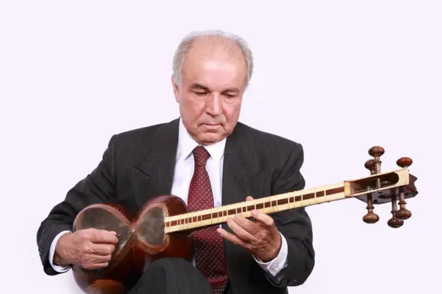 نادر مجد، آهنگساز و نوازنده موسیقی سنتی ایرانی است