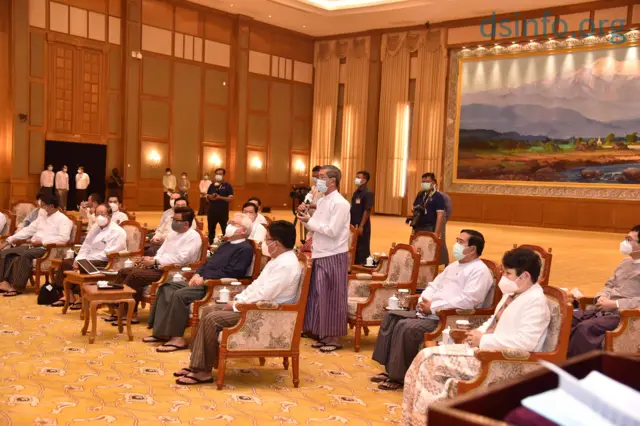 အာဏာသိမ်းပြီးစ ၂၀၂၁ ဧပြီက ဘဏ်လုပ်ငန်းရှင်တွေကိုစစ်ခေါင်းဆောင် ခေါ်တွေ့ခဲ့ချိန်က တွေ့ရတဲ့ ဦးသိမ်းဝေအပါအဝင် ဘဏ်လုပ်ငန်းရှင်တွေ