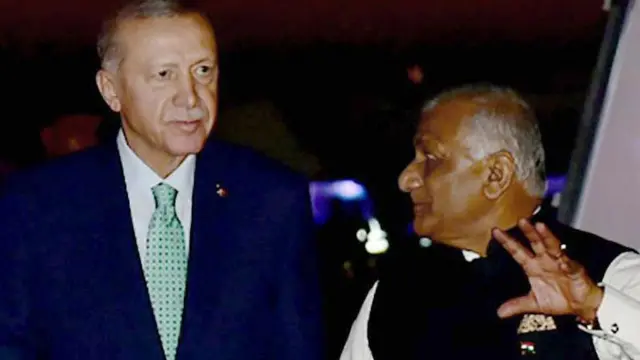 तुर्की के राष्ट्रपति रेचेप तैय्यप अर्दोआन और केंद्रीय मंत्री बीके सिंह.