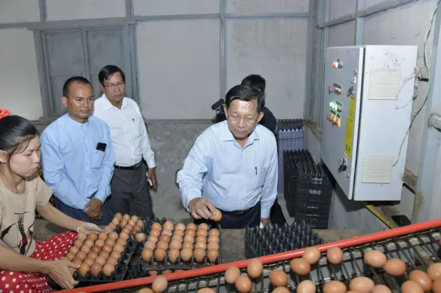 နိုင်ငံရေးအမြတ်ထုတ်လိုမှုတွေကြောင့်လည်း ကုန်ဈေးနှုန်းမြင့်မားနေရတာလို့ စစ်ခေါင်းဆောင်ယူဆ