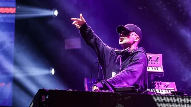 Bizarrap sur scène.