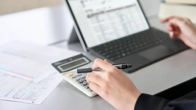 ল্যাপটপ ক্যালকুলেটর