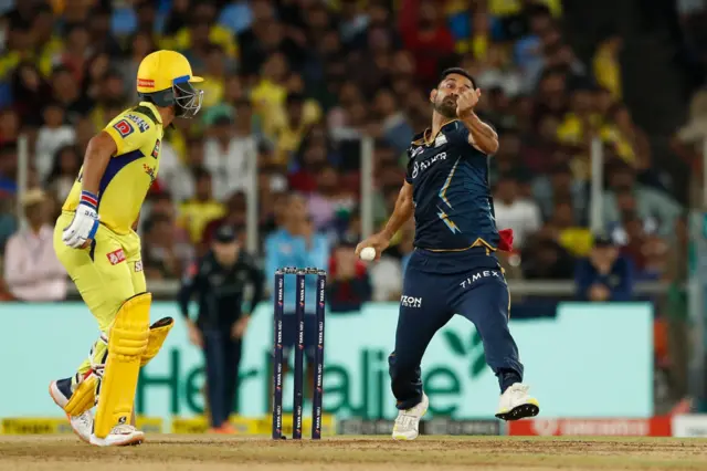 தோனி கரங்களில் 5-வது முறையாக கோப்பை