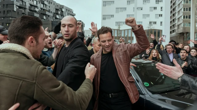 الساندرو بورگی در میان هوادارانش