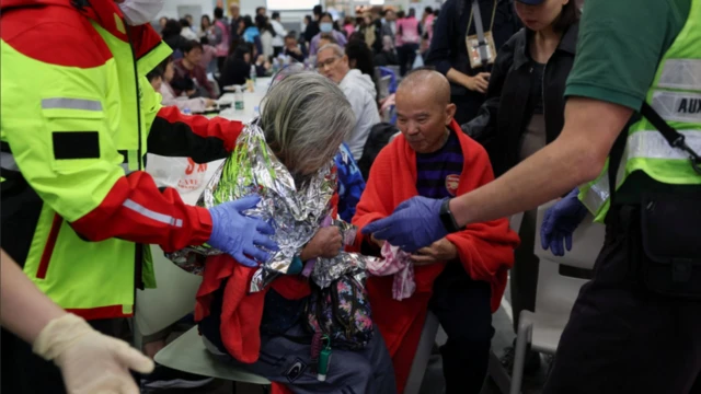 హాంకాంగ్, అగ్నిప్రమాదం, లెవల్ 5, అగ్నిమాపక సిబ్బంది, అపార్ట్‌మెంట్ కాంప్లెక్స్