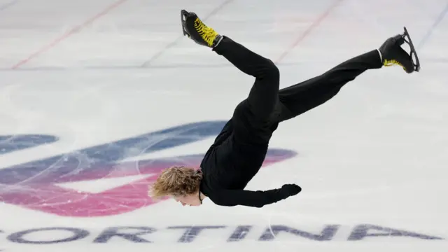 Малинин в шнурках Овечкина на тренировке