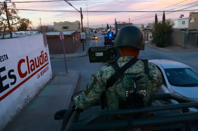 Miembros del Ejército y la Guardia Nacional de México participan en la "Operación Juárez" destinada a reducir la violencia en Ciudad Juárez, México, el 17 de febrero de 2024. REUTERS/Jose Luis Gonzalez