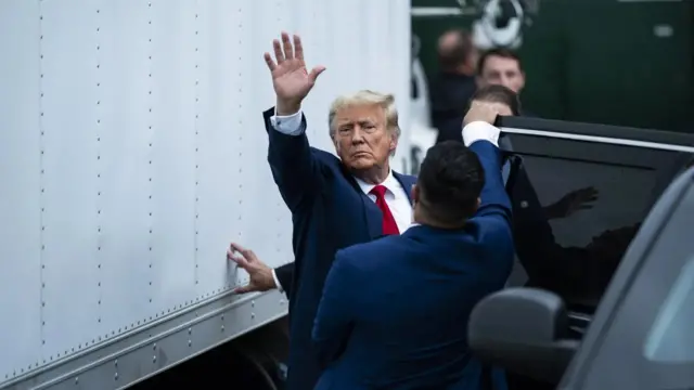 Pada usia 77 tahun, mantan presiden AS Donald Trump satu dekade lebih tua dibandingkan "Usia Pensiun Normal" di AS