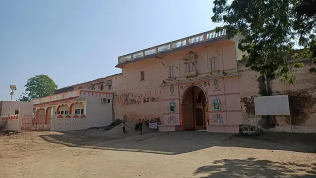 સંસદસભ્ય ગેનીબહેન ઠાકોર, બનાસકાંઠામાંથી વાવ-થરાદ જિલ્લો, વાવ-થરાદ અને બનાસકાંઠા જિલ્લાના તાલુકા, ભૂપેન્દ્ર પટેલ સરકાર, ઋષિકેશ પટેલ, નરેન્દ્ર મોદી, બળદેવનાથ, ઓગડ જિલ્લો, ઓગડનાથ ઓઘડનાથ, ગોરખનાથ, દેવ દરબાર જાગીરમઠ