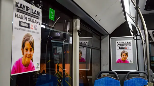 Diyarbakır Büyükşehir Belediyesi'ne bağlı otobüslere asılan kayıp ilanı afişleri